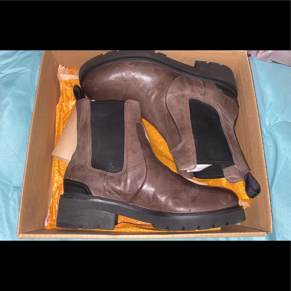 Frye Women’s Allison Chelsea Boots: Size 9M